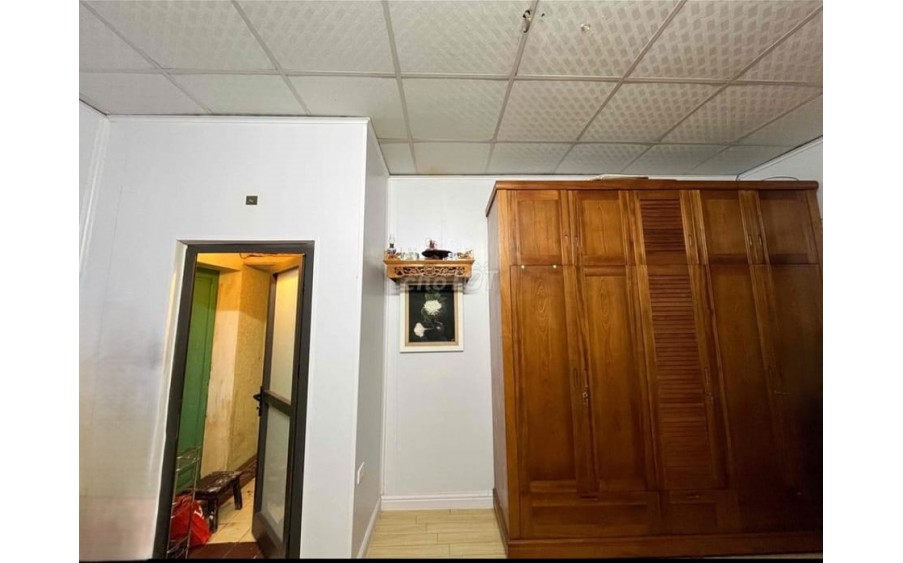 Tập thể tầng 4 D3 Nguyễn Công Trứ, Hai Bà Trưng. DT 20 m2 , 1 pn, giá chỉ 5 Triệu